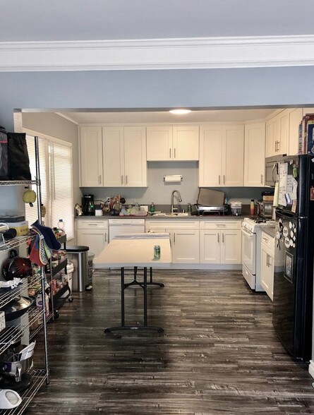 More Photos Of 1129-1135 W 10th St, San Pedro Apartments For Sale