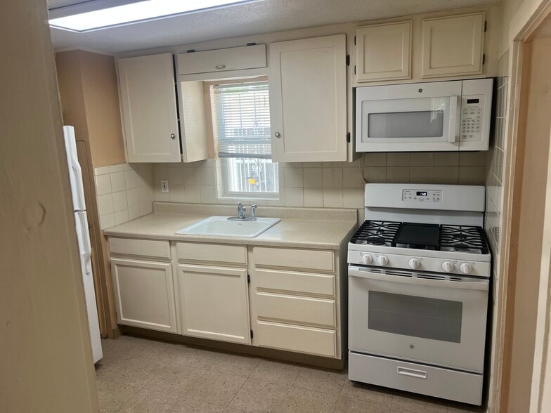 More Photos Of 403 Columbia Dr SE, Albuquerque Multifamily For Sale