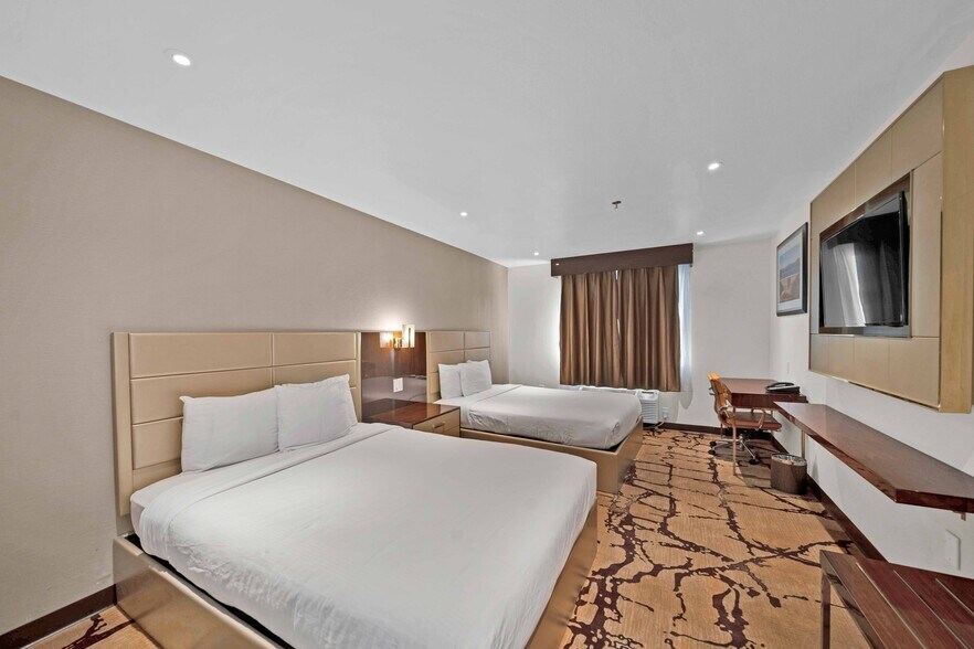 More Photos Of 2040 Factory Outlets Dr, Anderson Hotel For Sale