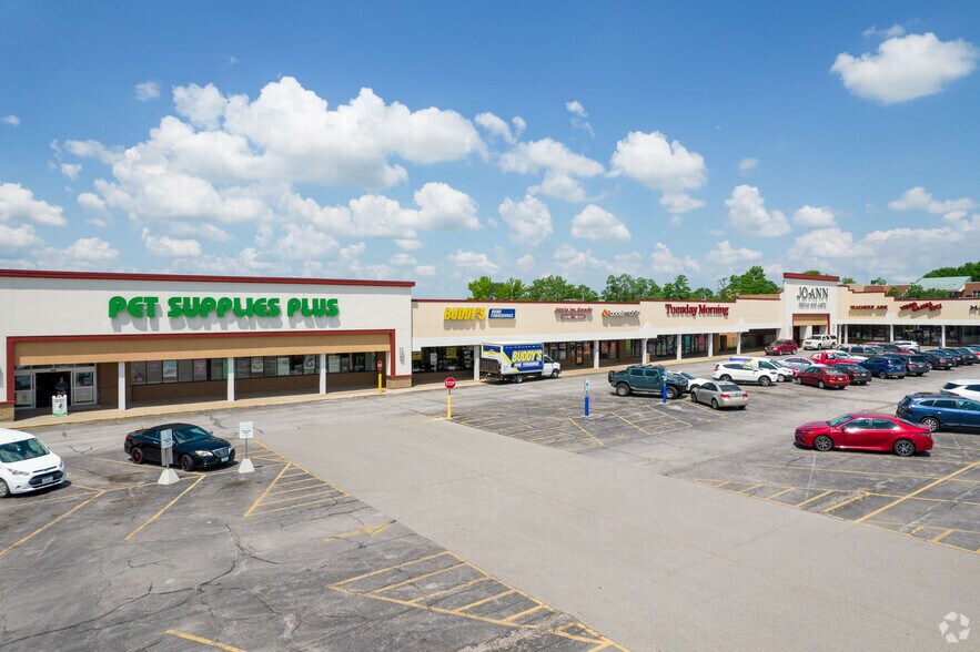 More Photos Of 902 W Kimberly Rd, Davenport General Retail For Sale