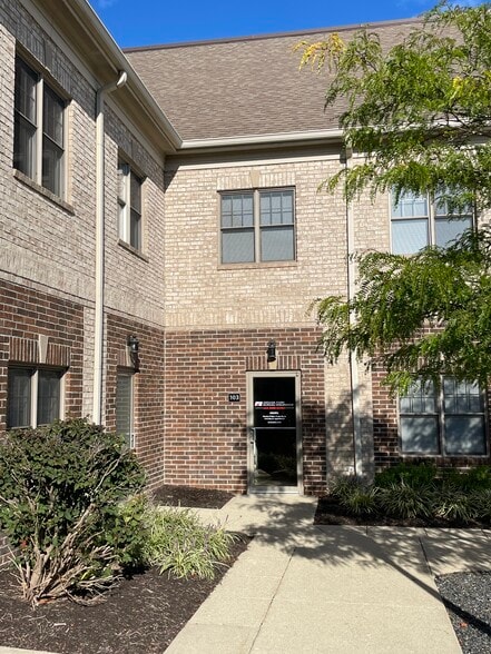 More Photos Of 10412 Allisonville Rd, Fishers Office For Sale