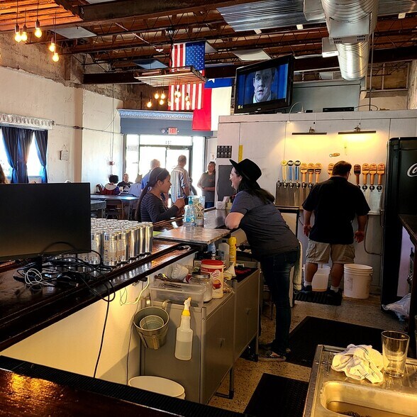 More Photos Of 221 6th St N, Texas City General Retail For Sale