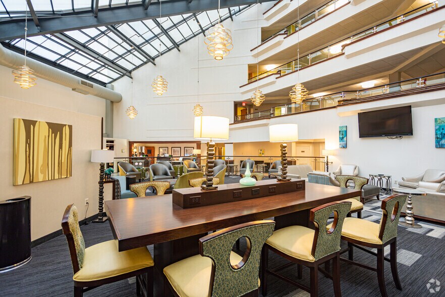 More Photos Of 1021 Koger Center Blvd, Bon Air Hotel For Lease