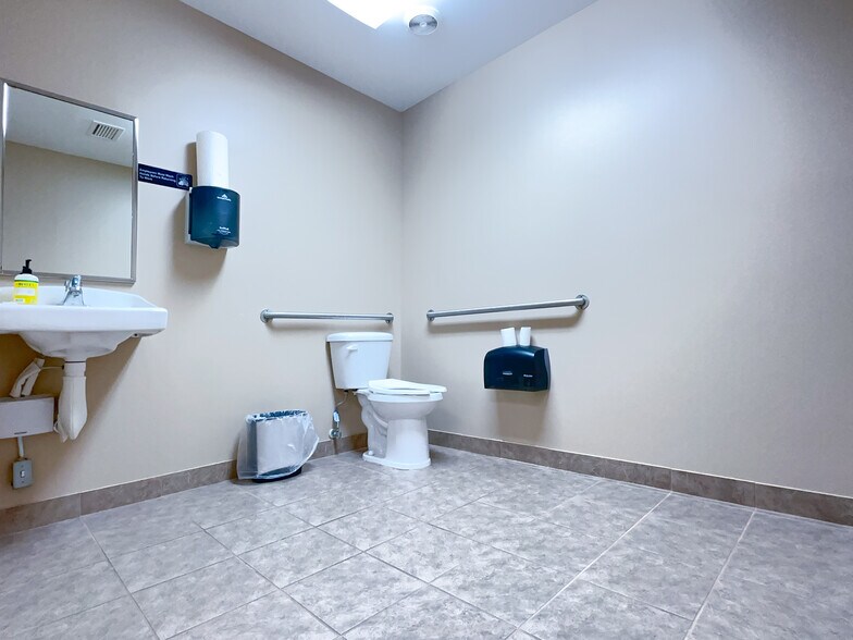 More Photos Of 8400 Astronaut Blvd, Cape Canaveral Medical For Lease