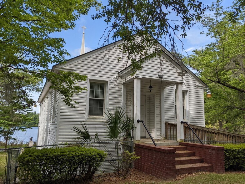 More Photos Of 5474 Worthington Triangle, Lake Park Religious Facility For Sale