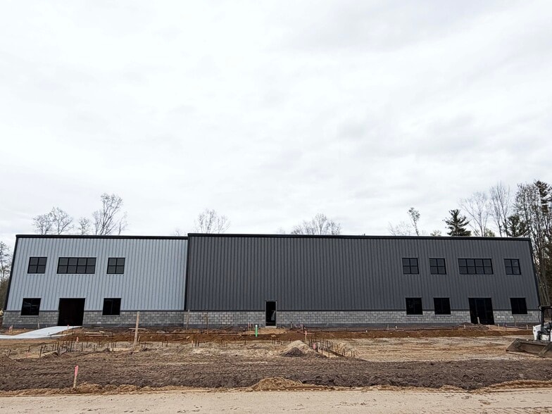 More Photos Of 5686 Comstock Park NW dr, Comstock Park Industrial For Lease