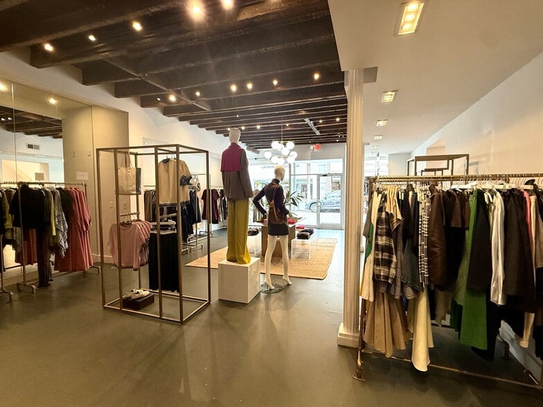 More Photos Of 312 King St, Charleston Storefront Retail Residential For Sale