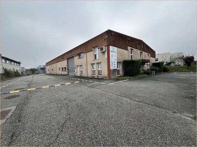 More Photos Of 10 Rue D'Apollo, L'Union Office For Lease