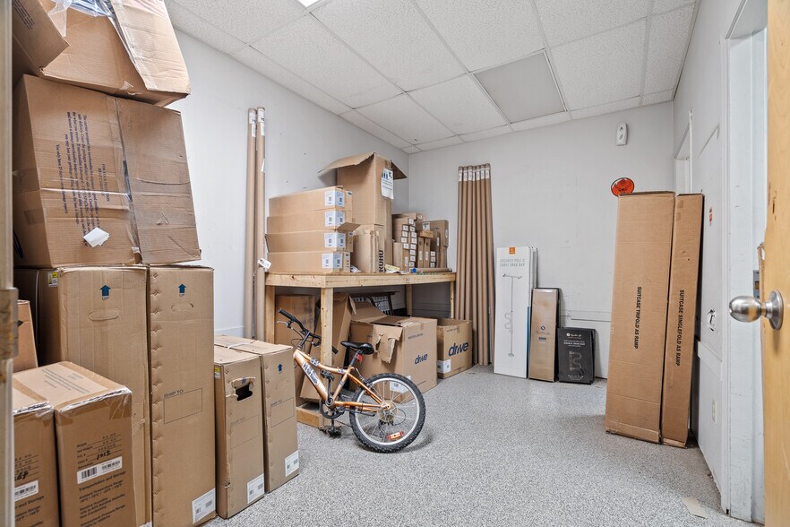 More Photos Of 6601 43 St, Lloydminster Storefront Retail Office For Sale