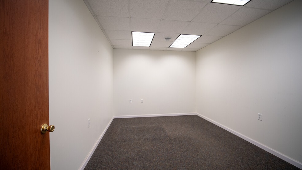 More Photos Of 501 S Mantorville Ave, Kasson Freestanding For Lease
