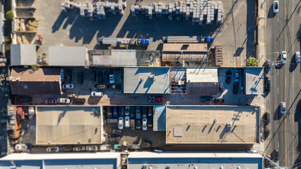 More Photos Of 11686 Sheldon St, Sun Valley Warehouse For Lease