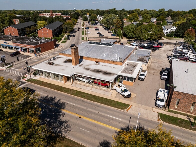 More Photos Of 400 W Northwest Hwy, Arlington Heights Auto Repair For Lease