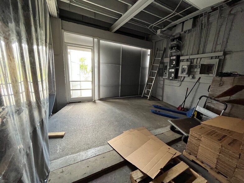 More Photos Of 1917 N Dixie Hwy, West Palm Beach Storefront Retail Office For Lease