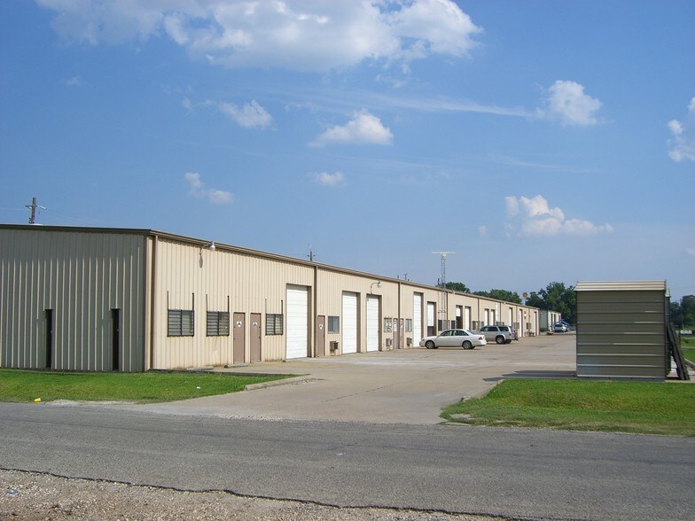 More Photos Of 400 N 11th St, La Porte Unknown For Lease