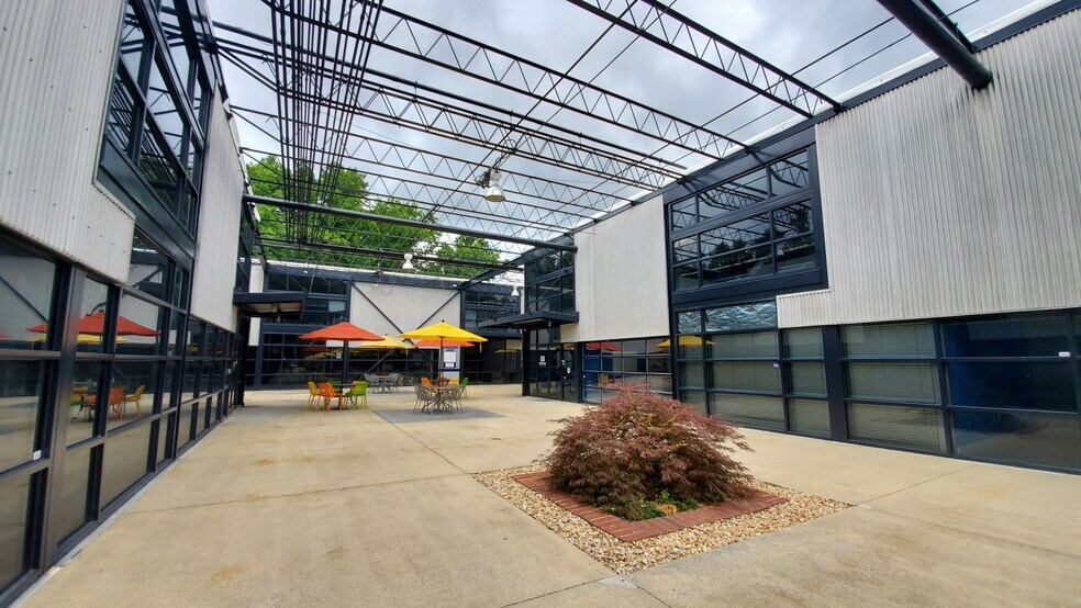 More Photos Of 1425 Ellsworth Industrial Dr, Atlanta Storefront Retail Office For Lease