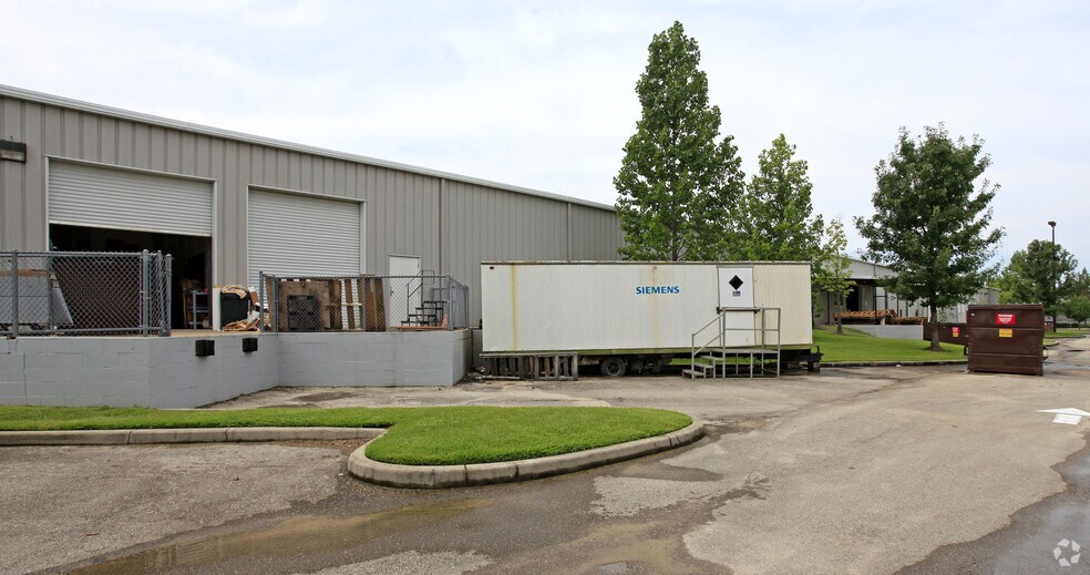 More Photos Of 119 Hamilton Park Dr, Tallahassee Warehouse For Lease