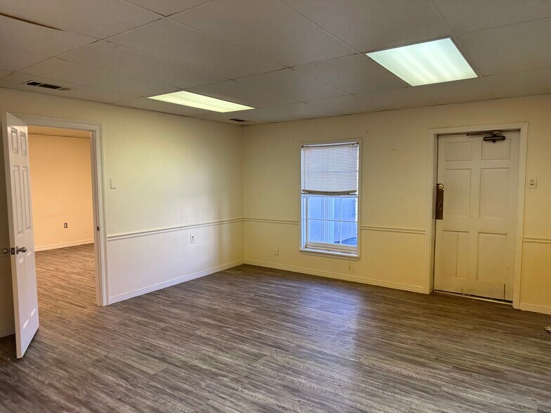 More Photos Of 3656 Government Blvd, Mobile General Retail For Lease