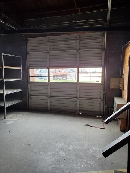 More Photos Of 302 Williams St, Fayetteville Flex For Sale