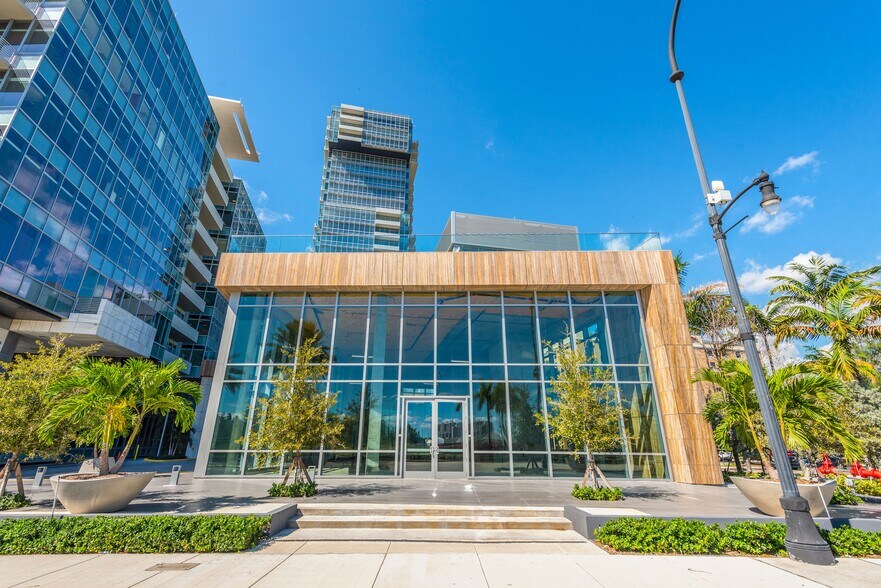 More Photos Of 21550 Biscayne Blvd, Aventura Office For Lease