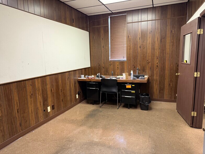 More Photos Of 303 E Parson St, Galion Manufacturing For Sale