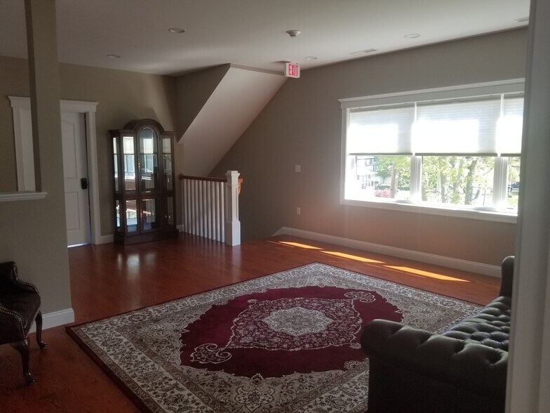 More Photos Of 80 Main St, Wilmington Office For Lease