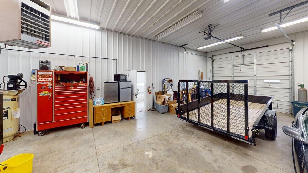 More Photos Of 115 N 6th St, Monticello General Retail For Lease