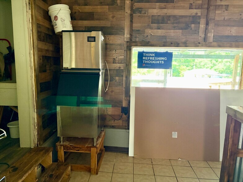 More Photos Of 285 N Garland Rd, Mckenzie General Retail For Sale