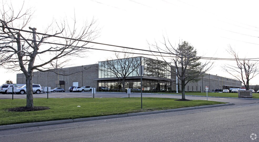 More Photos Of 11 Executive Ave, Edison Warehouse For Lease