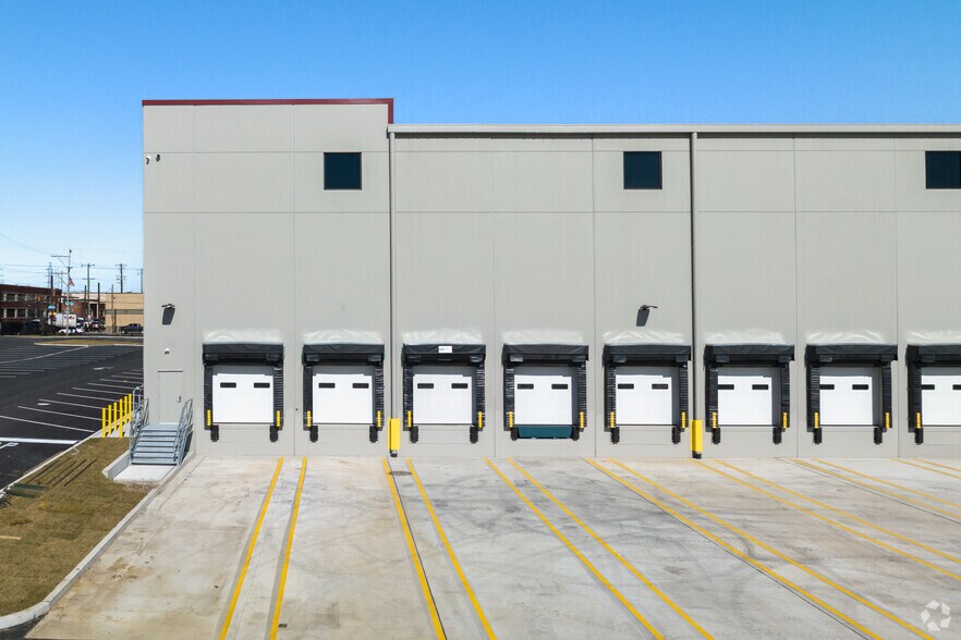 More Photos Of 956 E Erie Ave, Philadelphia Distribution For Lease