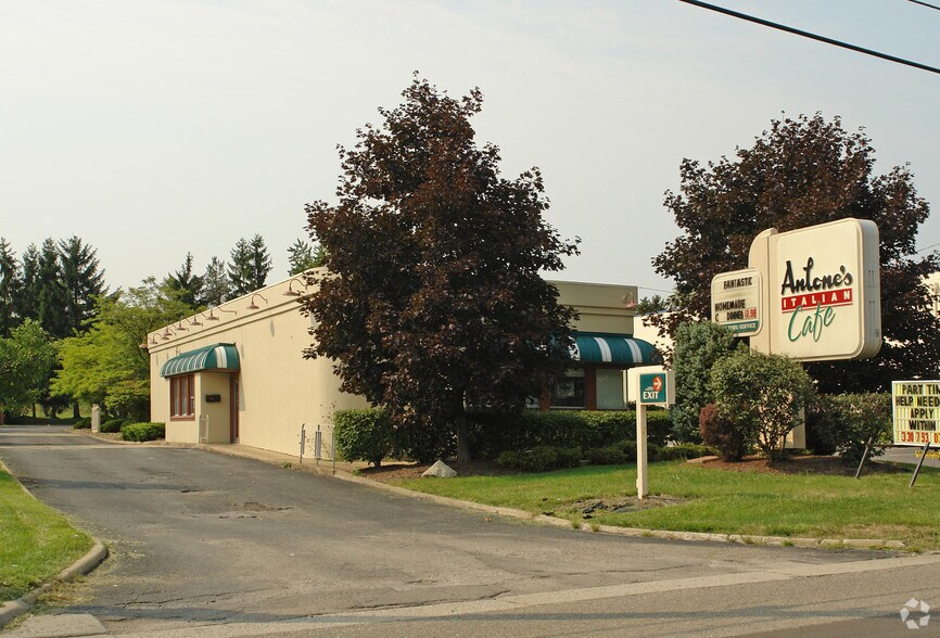 More Photos Of 4837 Mahoning Ave, Youngstown Restaurant For Lease