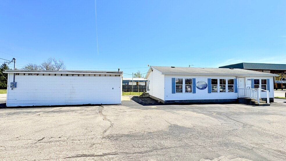 More Photos Of 1310 Poplar st, Terre Haute General Retail For Sale