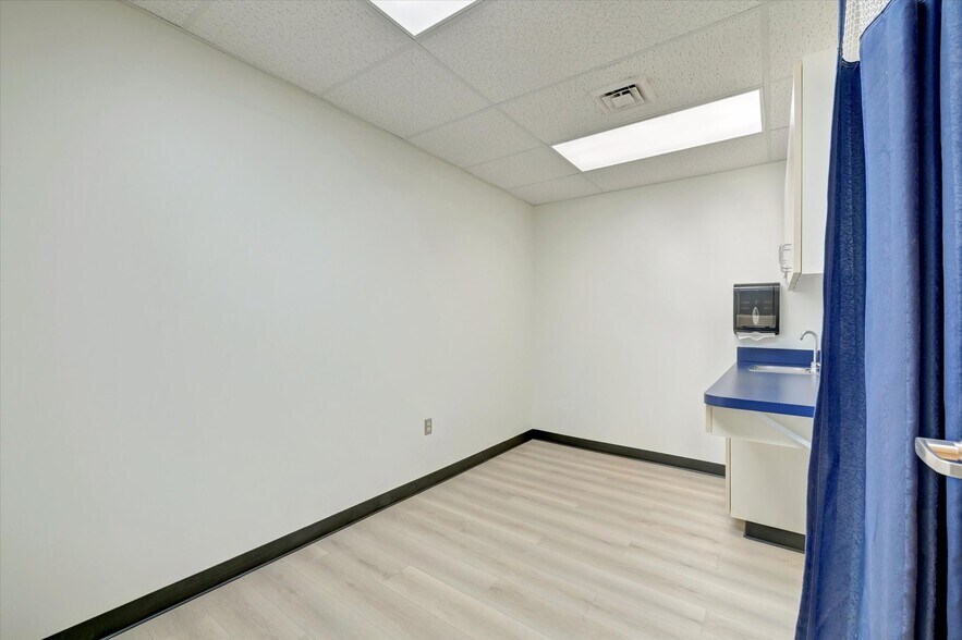 More Photos Of 1614 25th St, Bedford Medical For Lease