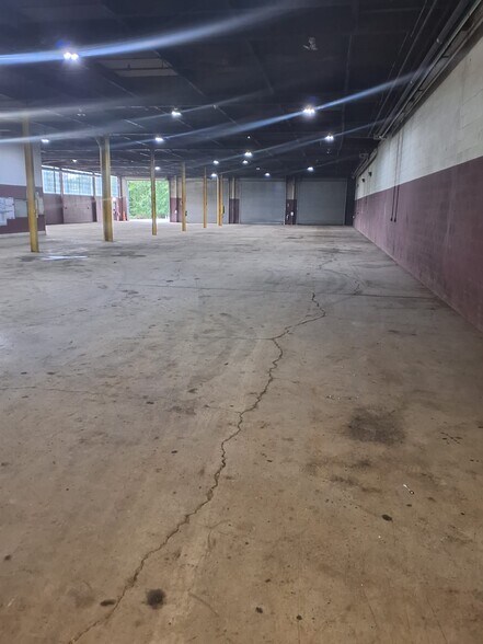 More Photos Of 368-392 Highland Ave Ext, Middletown Warehouse For Lease