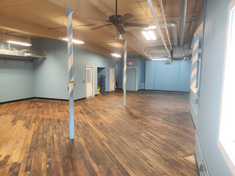 More Photos Of 1548 Burden Lake Rd, Averill Park Warehouse For Lease