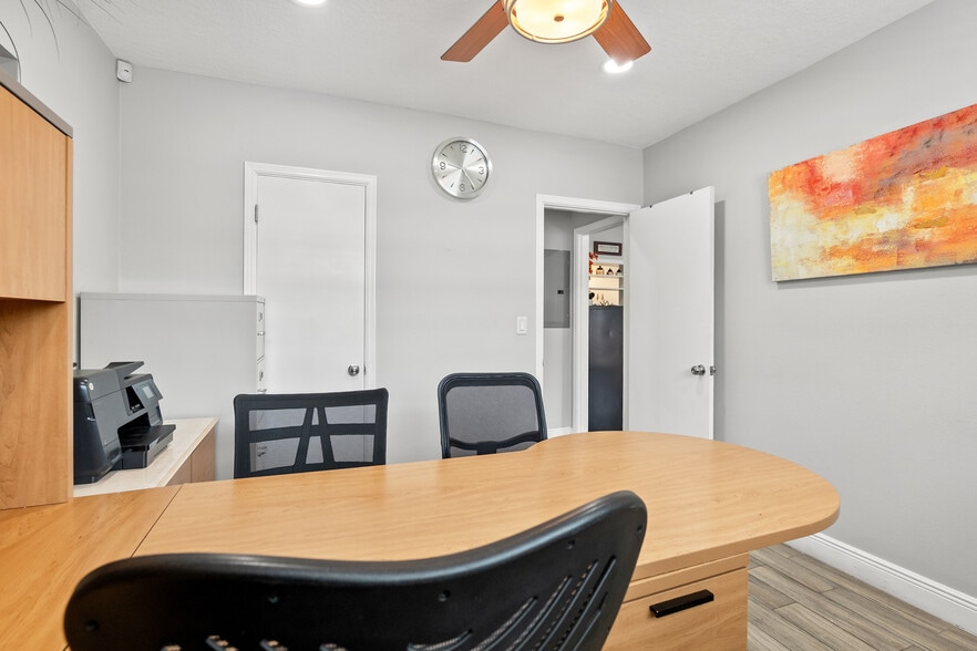 More Photos Of 5424 Edgewater Dr, Orlando Flex For Lease