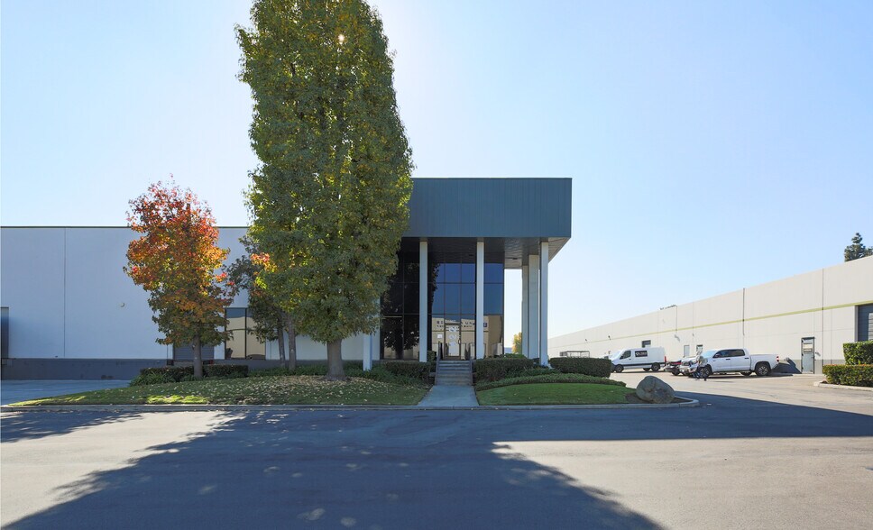 More Photos Of 3412-3422 Garfield Ave, Commerce Warehouse For Lease