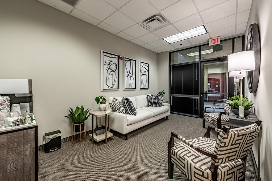 More Photos Of 8707 E Vista Bonita Dr, Scottsdale Office For Lease