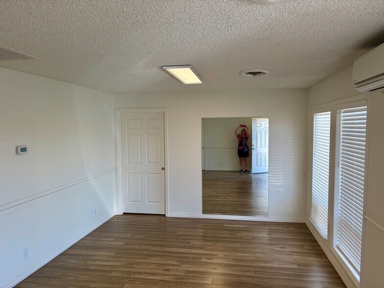 More Photos Of 5042-5060 Commercial St SE, Salem Office For Lease