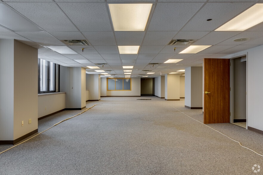 Photo of 17th Floor Ste 60-1700