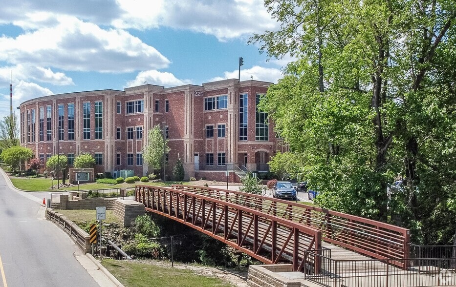 More Photos Of 225 Ray Ave, Fayetteville Loft Creative Space For Lease