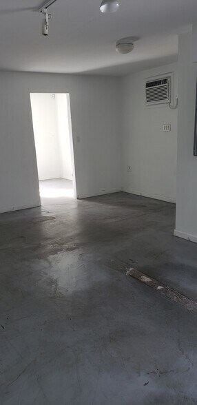 More Photos Of 1127 W Anaheim St, Wilmington Office For Lease