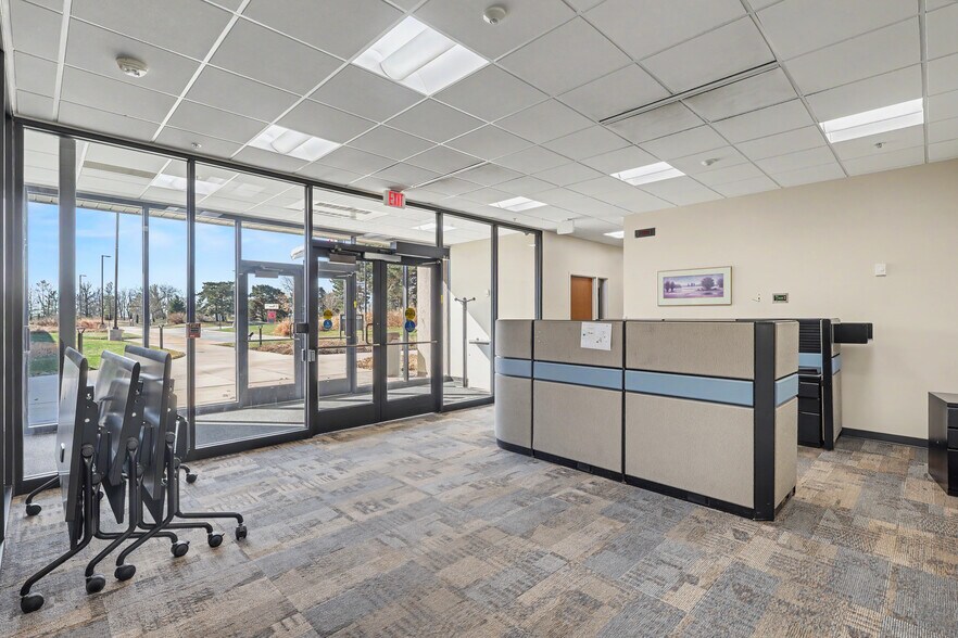 More Photos Of 2000 Heritage Way, Waverly Office For Sale