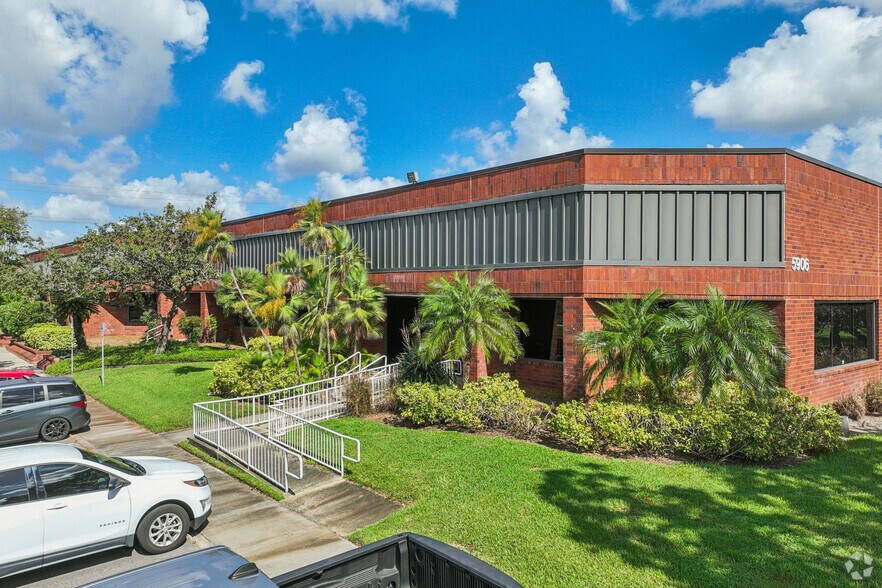 More Photos Of 5802 Breckenridge Pky, Tampa Unknown For Lease