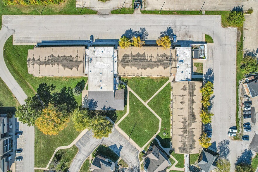More Photos Of 1907 N Cunningham Ave, Urbana Hotel For Sale