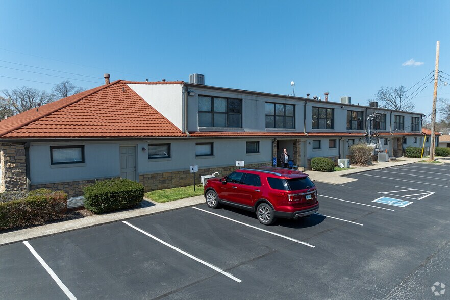More Photos Of 2134 Nicholasville Rd, Lexington Medical For Lease