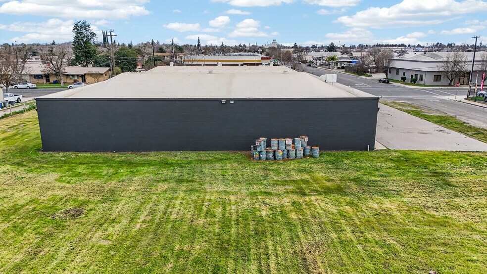 More Photos Of 1505-1507 W 18th St, Merced Warehouse For Lease