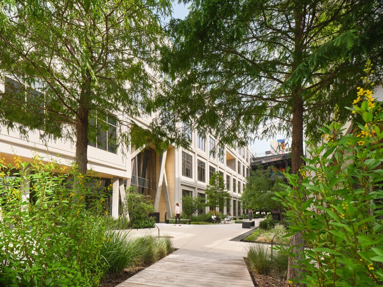 More Photos Of 3232 E Cesar Chavez St, Austin Unknown For Lease