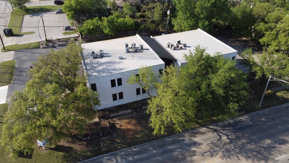 More Photos Of 4420 W Vickery Blvd, Fort Worth Office For Lease