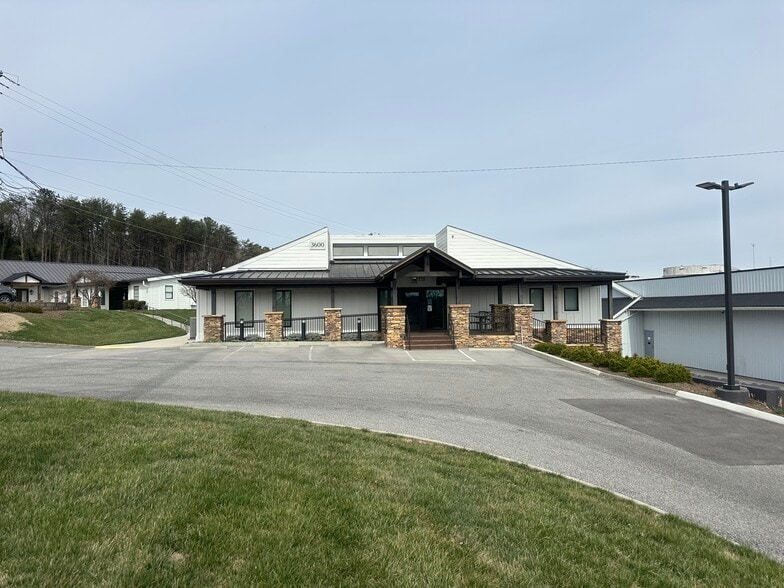 Primary Photo Of 3600A Henson Rd, Knoxville Office For Lease
