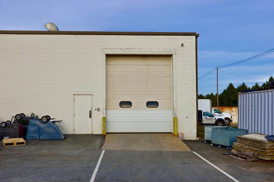 More Photos Of 1195 Ivy Dr, Lancaster Manufacturing For Sale